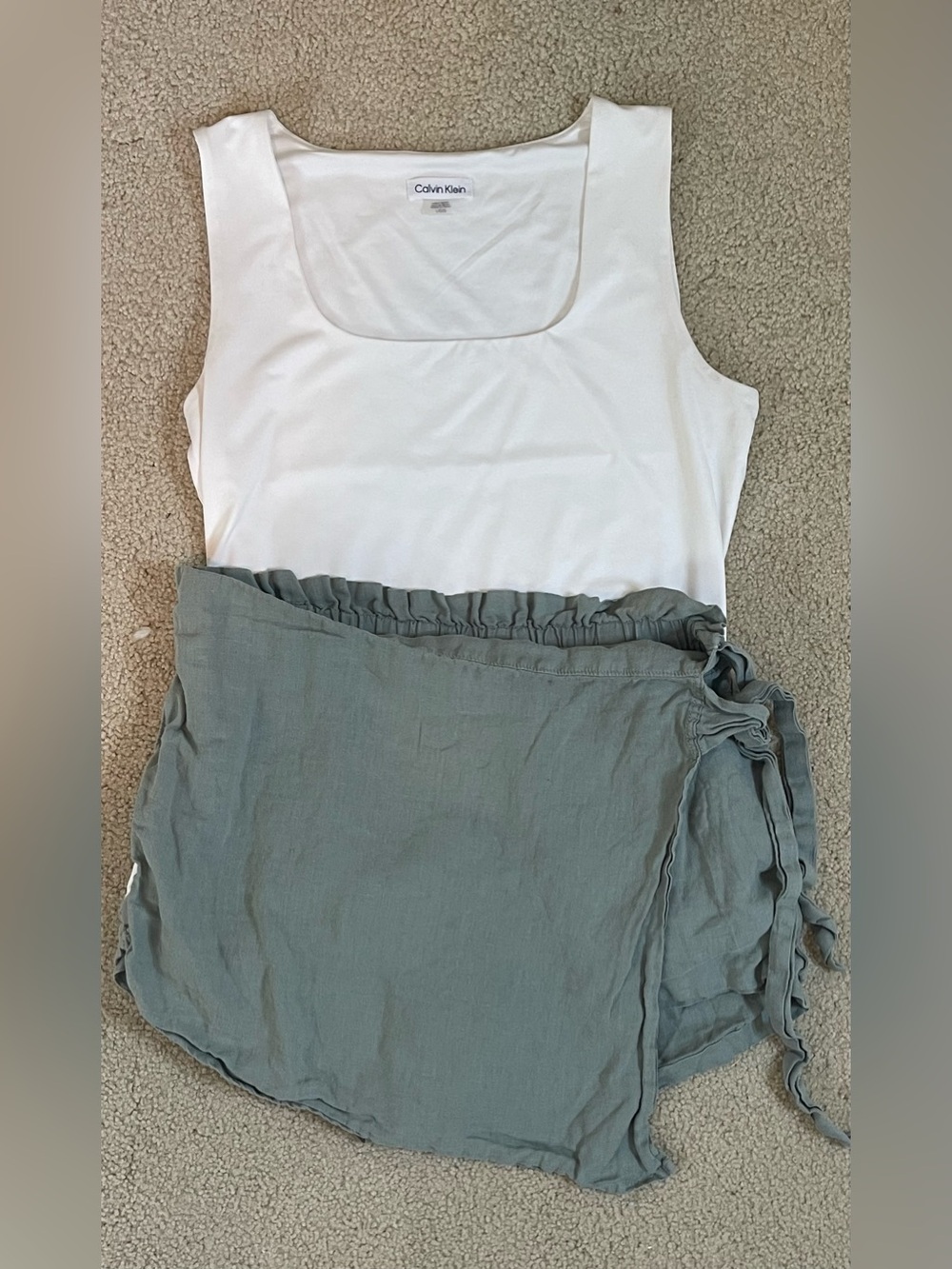 100% Linen Green Skort with Tie
Size Large
Good pre owned condition